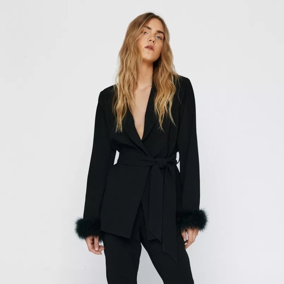 NASTY GAL COLLECTION BELTED BLAZER WITH FEATHER CUFFS - Picture 6 of 7